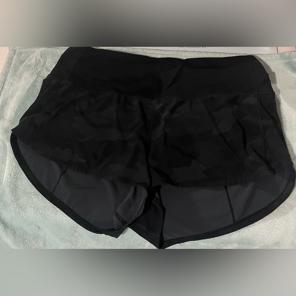High rise camo speed up shorts